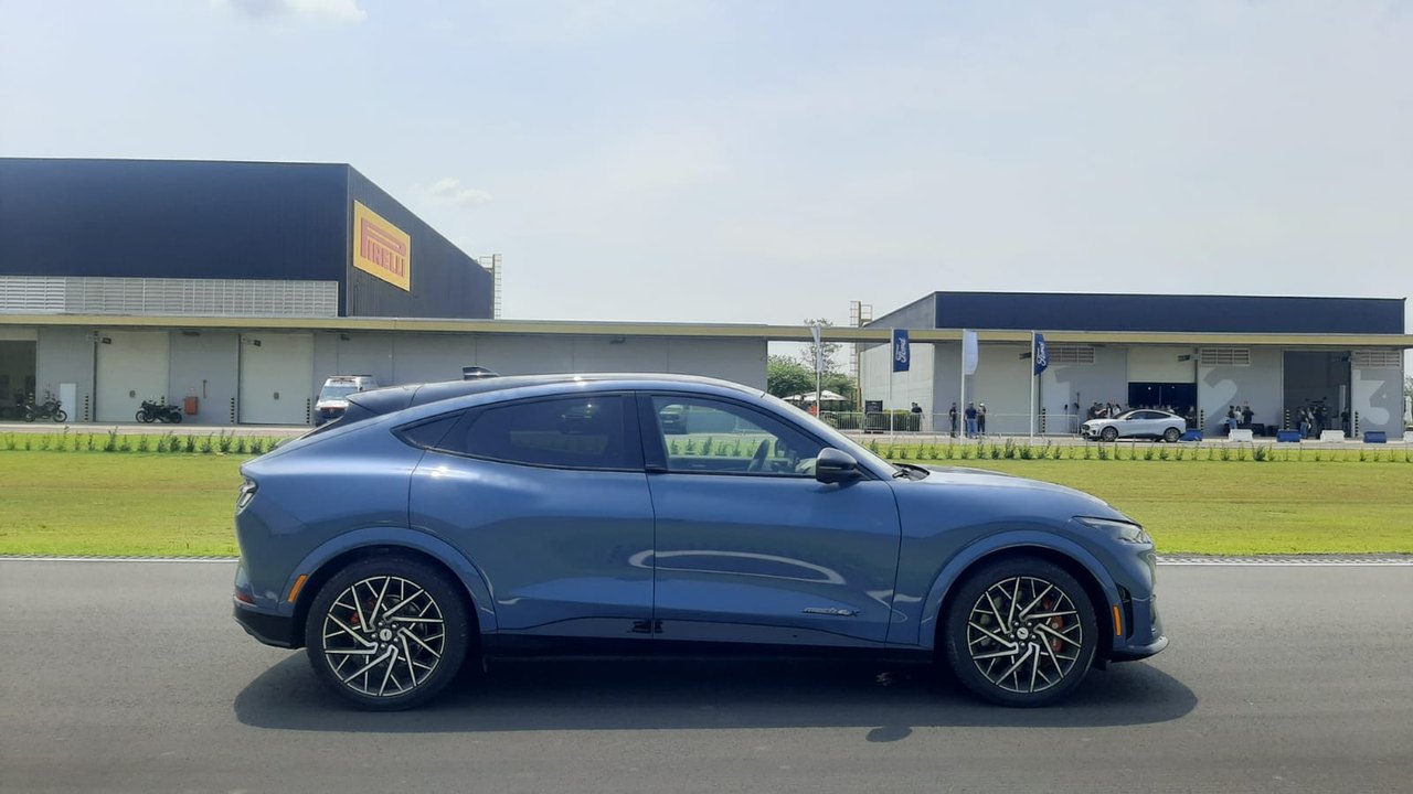 Ford apresenta o familiar e elétrico Mustang Mach-E