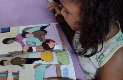 Famílias do Primeira Infância Cidadã recebem kits de Literacia Familiar