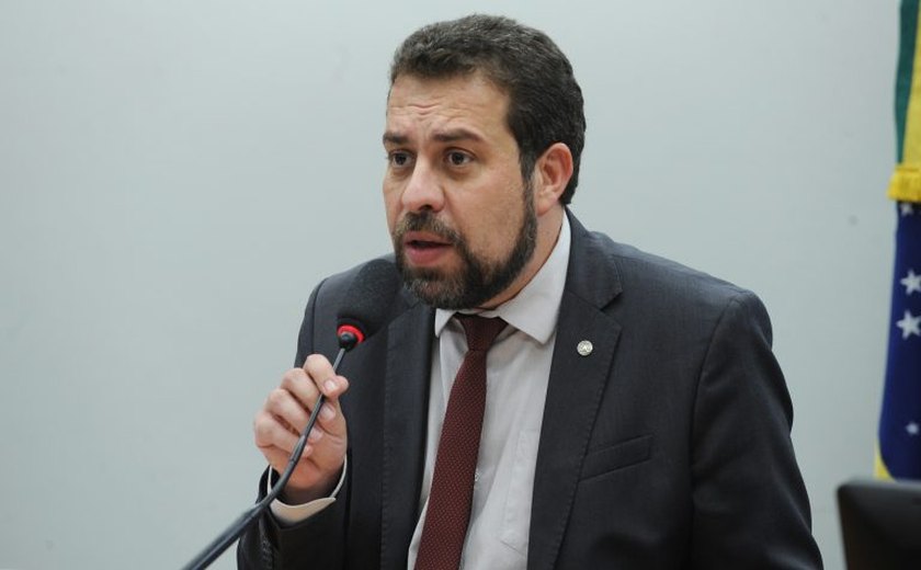 Sou batizado, crismado na Igreja Cristã Ortodoxa, e sigo com minha fé, diz Boulos