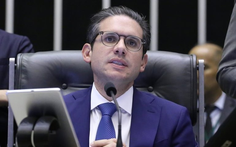 Motta sobre pacote contra tarifaço: há causas que devem transcender preferências ideológicas