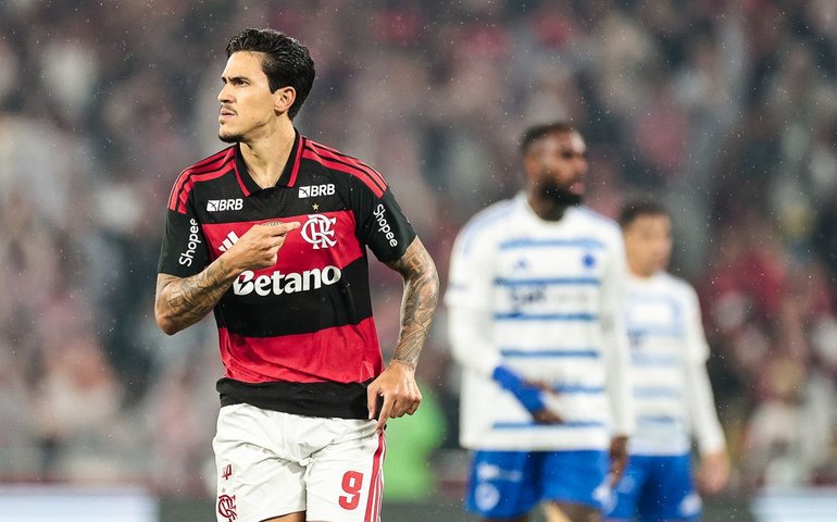 Flamengo vence Cruzeiro com gols de Pedro e Carrascal