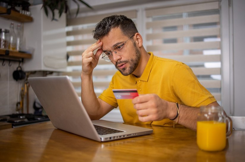 Varejo, finanças e tecnologia lideram ranking de setores mais atingidos por golpes digitais no Brasil