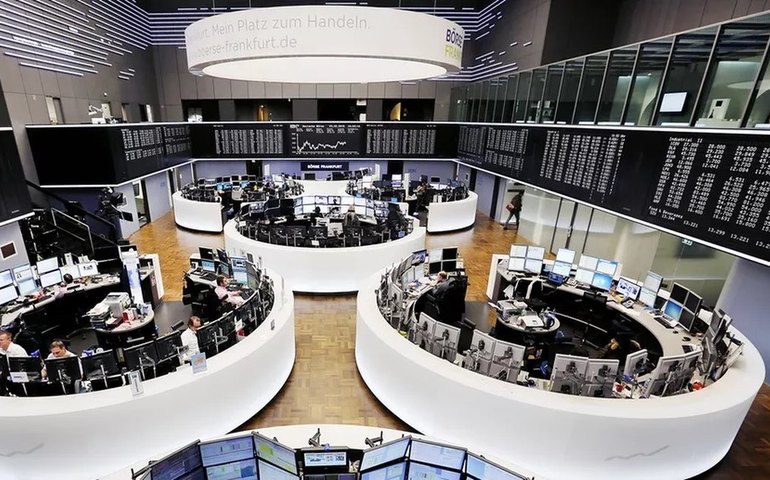 Bolsas europeias sobem e bancos lideram ganhos em Londres após flexibilização de regras de capital