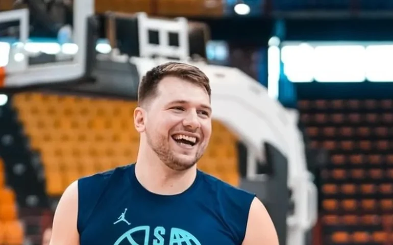 Doncic, Reaves e LeBron comandam triunfo dos Lakers e estragam estreia de técnico do Grizzlies
