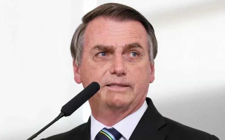 A apoiadores, Bolsonaro faz discurso ambíguo e diz que ‘nada está perdido’