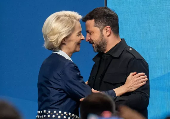 Zelensky fala com Von der Leyen sobre 'próximos passos' para paz