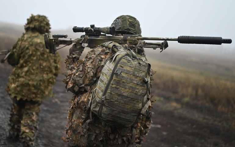 Militar russo explica os métodos de camuflagem que ajudaram a libertar povoado de Novoukrainka