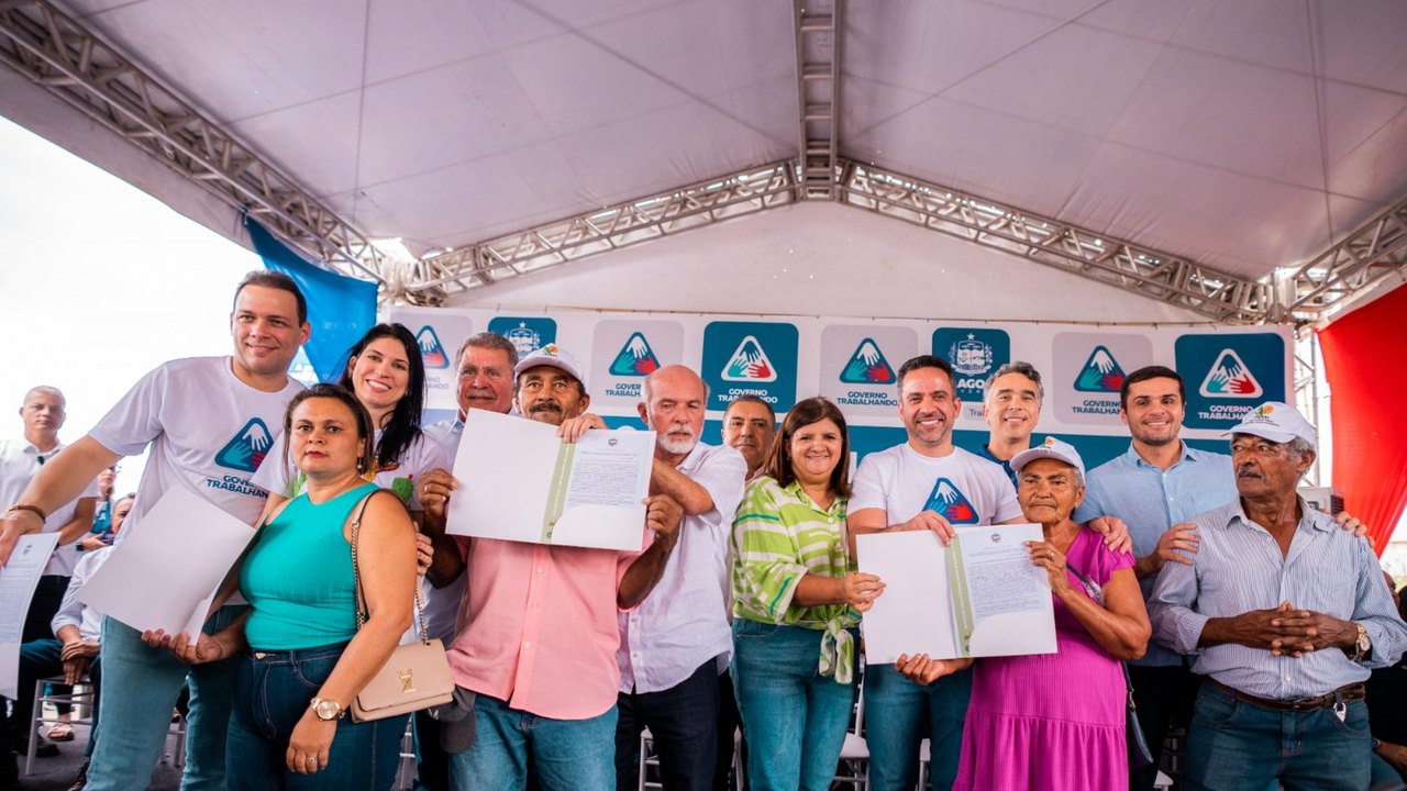 Governo Trabalhando: Paulo Dantas inaugura avenida e entrega 97 títulos agrários em Delmiro Gouveia