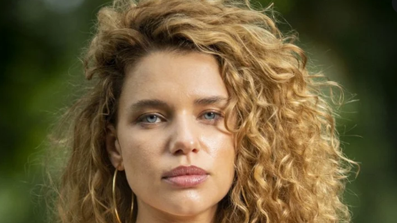 Bruna Linzmeyer relembra dificuldades quando teve sexualidade exposta: ‘Foi super indelicado’