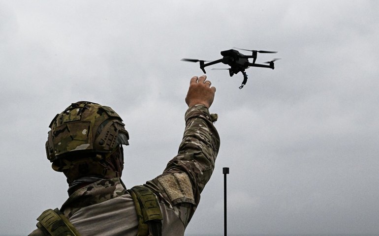 Soldados russos realizam ataque massivo com drones-FPV e desestabilizam forças ucranianas