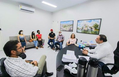 Prefeito Luciano e estudantes definem transporte universitário para Ufal, Ifal e Uneal em Palmeira