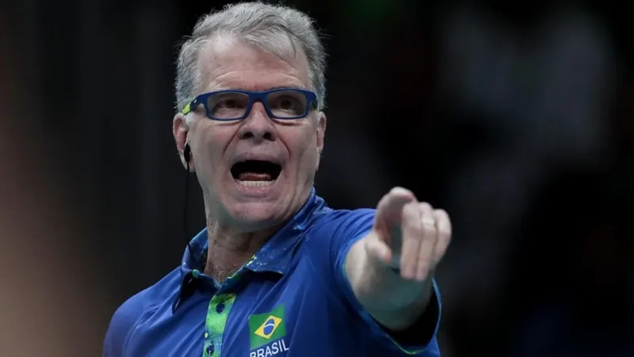 Bernardinho é o novo técnico da seleção masculina de vôlei, mas não deixa o Flamengo