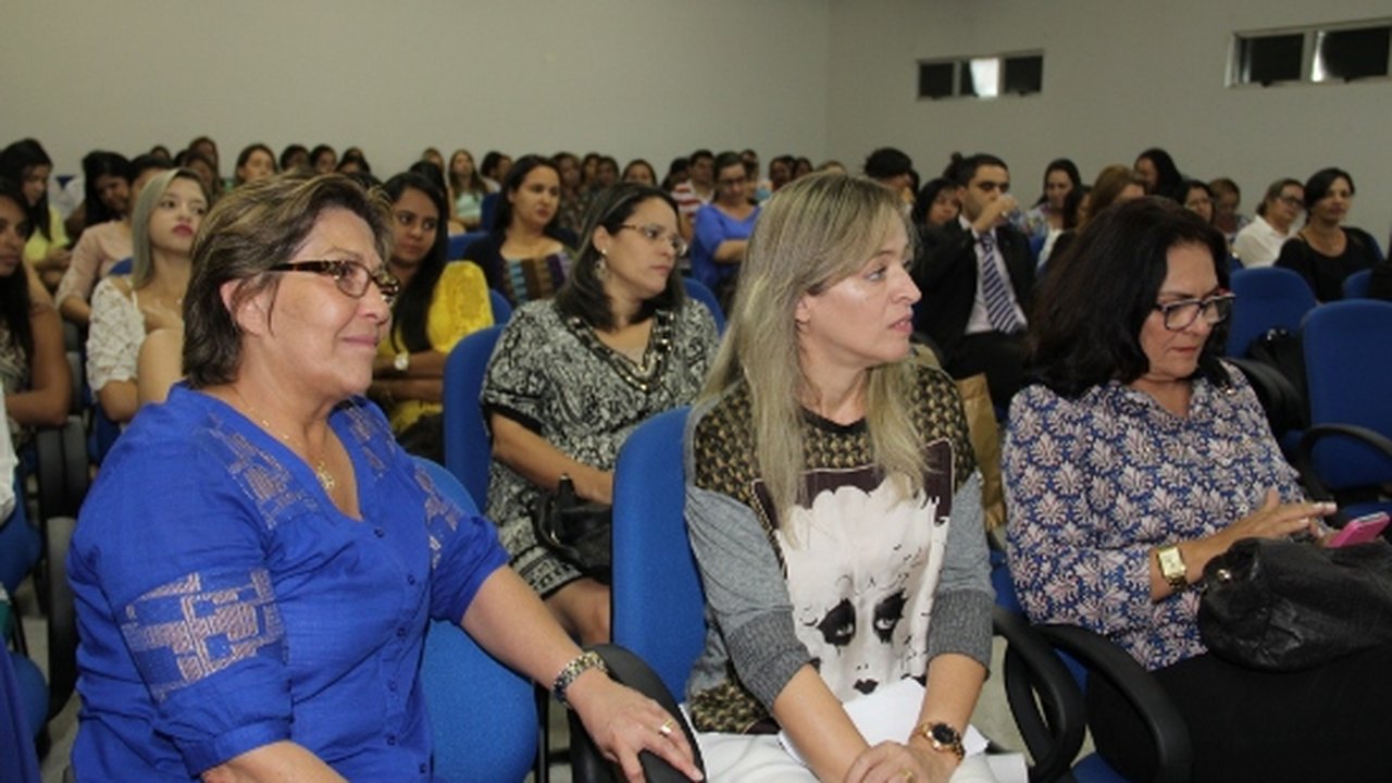 Célia anuncia doação para Casa Abrigo e Delegacia da Mulher