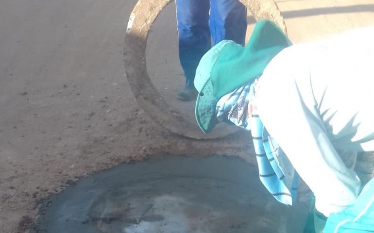Prefeitura conserta bueiro na Massaranduba e mantém serviços em bocas de lobo e canaletas