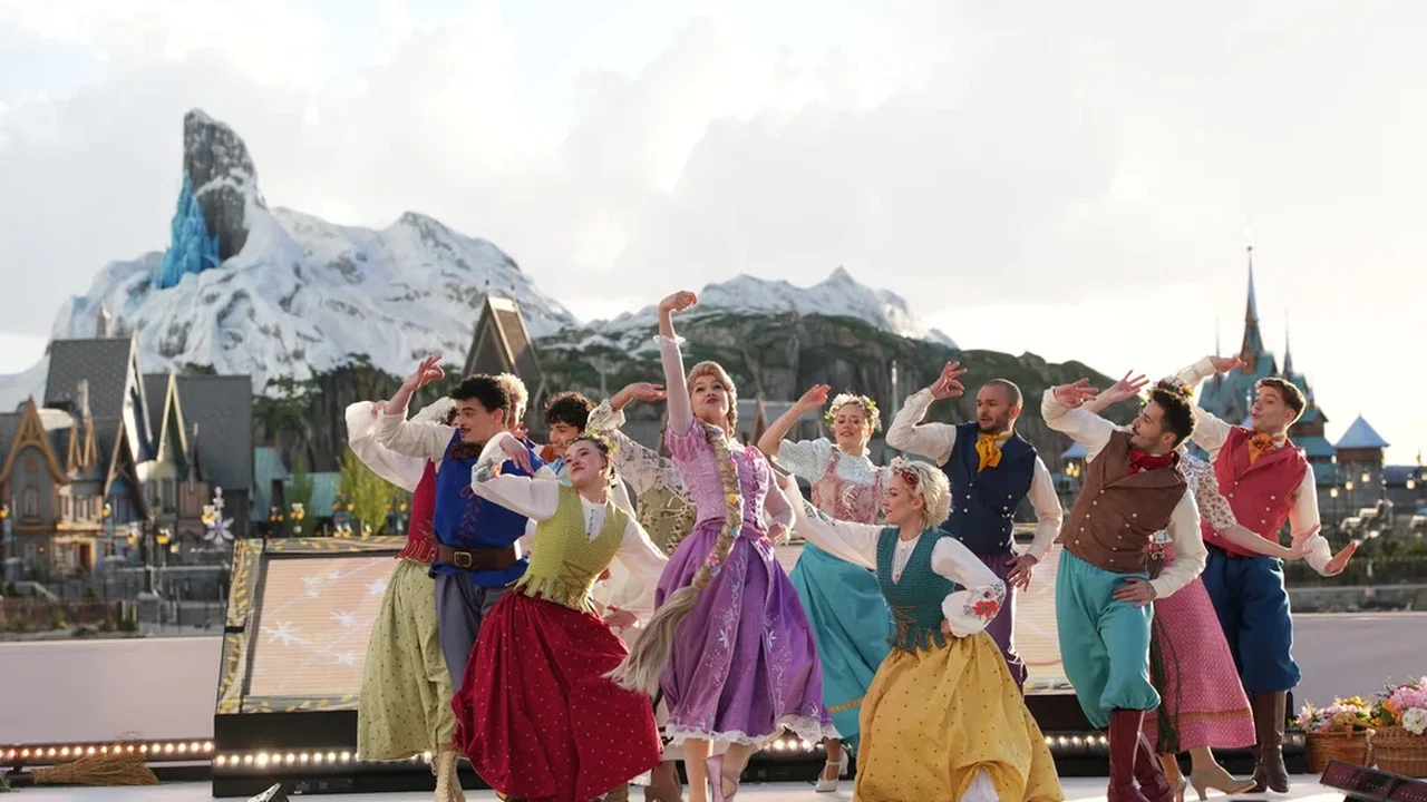 Novo CEO da Disney inaugura o Mundo de Frozen em Paris, exibindo o império que o consagrou