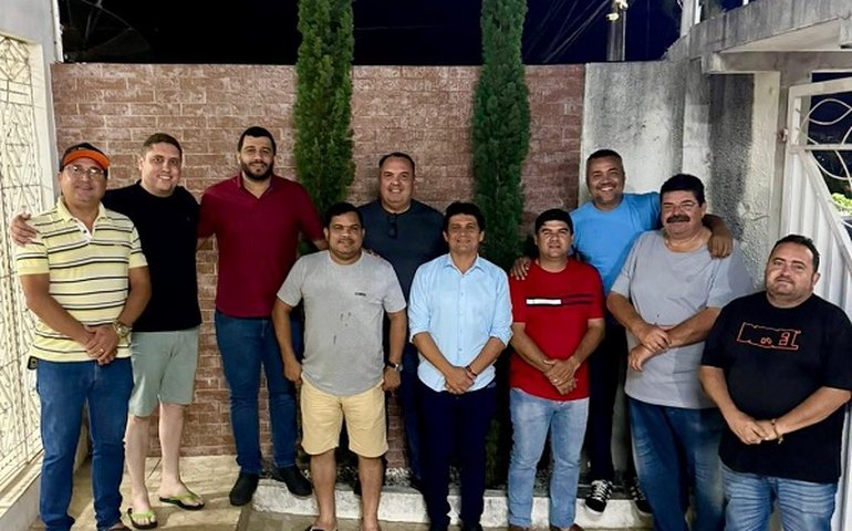 Crise política: G-10 diz que só conversa com Luísa Julia e descarta participação do futuro ex-imperador até em reuniões