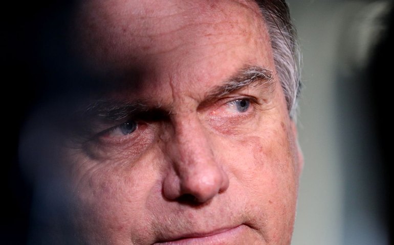 Bolsonaro tem crise de soluço e recebe atendimento médico na prisão