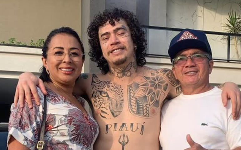 Pai de Whindersson Nunes diz que filho está 'melhorando'