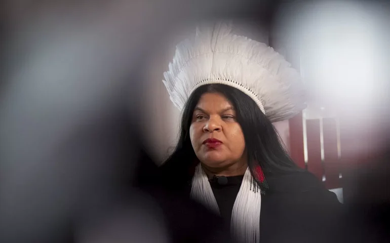 Ministra defende solução negociada para terra indígena em Rondônia