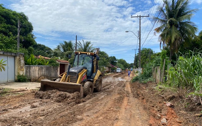 Prefeitura inicia obras de recuperação da Rua Gerusa Rodrigues Bastos, em Ipioca