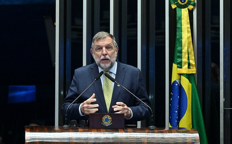 Flávio Arns defende suspensão de decreto do governo sobre educação de PcDs