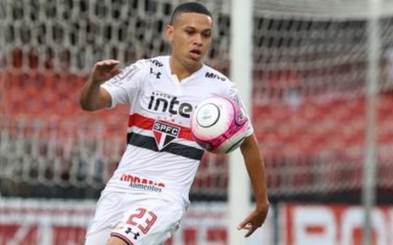 São Paulo acerta a volta de Marcos Guilherme e reforça setor ofensivo