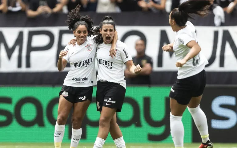 Corinthians derrota Cruzeiro e conquista tri da Supercopa feminina
