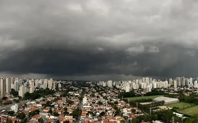 SP sai do estado de atenção para alagamentos; capital tem ventos acima de 50 km/h