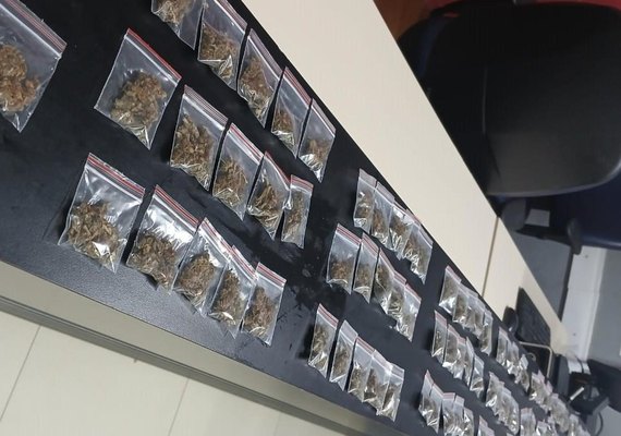 PM apreende mais de 150 papelotes de maconha em Maragogi; dois jovens são presos por tráfico
