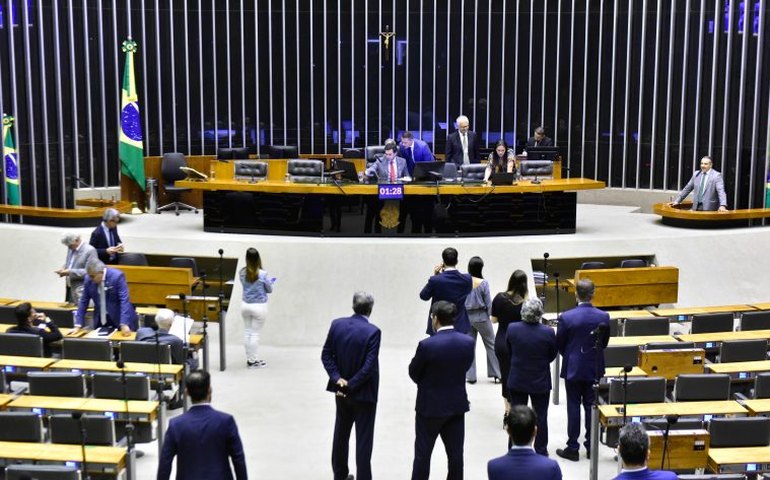 Vereador do Guarujá diz que 'tomou umas' em discurso na Câmara: 'Tô meio doidão'