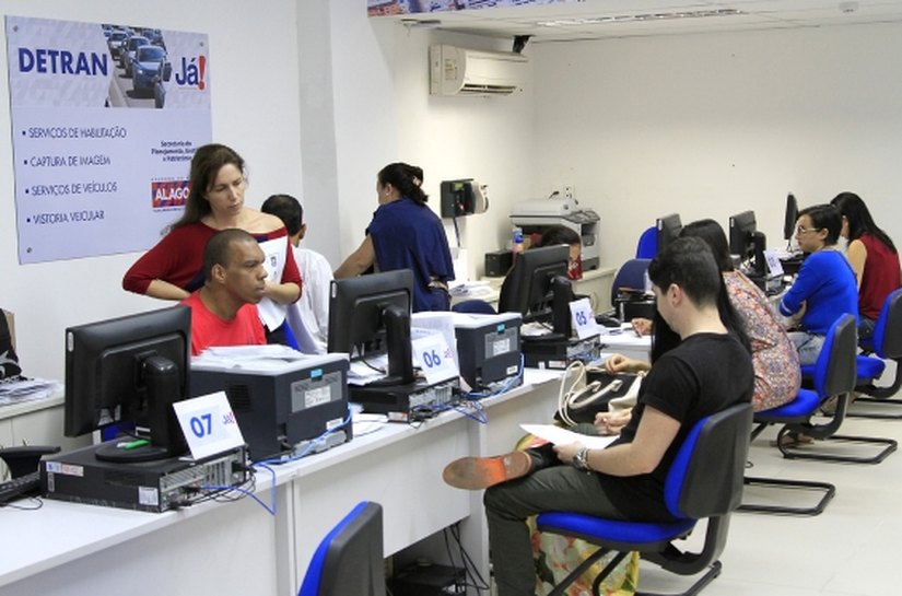 Serviços do Detran funcionam em horário especial na quinta (23)