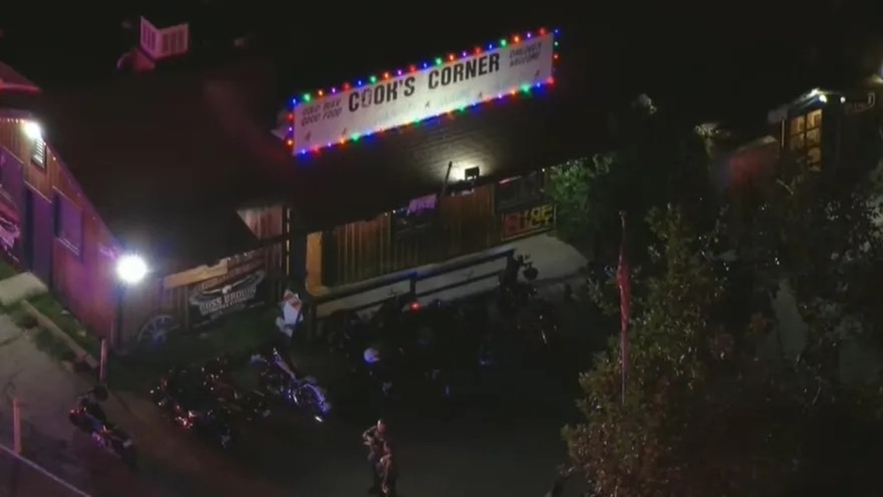 Policial aposentado provoca tiroteio em um bar de Los Angeles e deixa três mortos: alvo seria a ex-mulher; vídeo