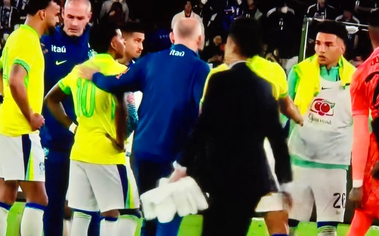 Brasil passa vexame e perde para o Japão de virada por 3 a 2