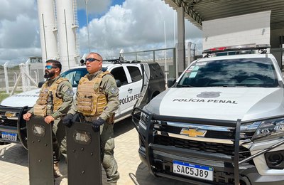 Policiais penais flagram mulheres que tentavam entrar com drogas em unidades prisionais