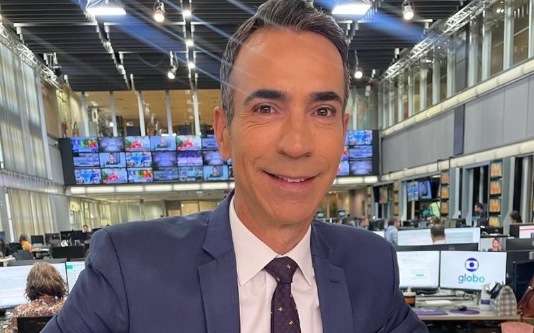 César Tralli aparece de terno soltando pipa com a filha: 'Plantão a qualquer momento'