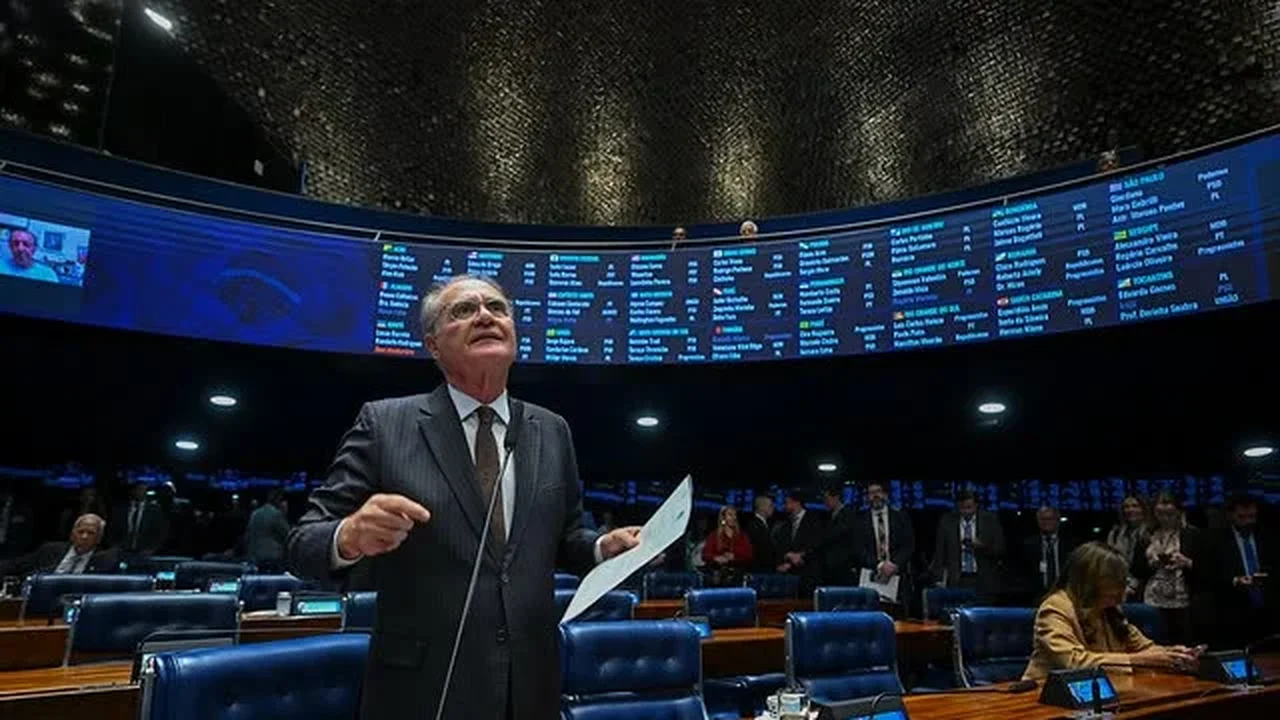 Renan Calheiros volta a defender isenção de custas judiciais para quem ganha até R$ 5 mil