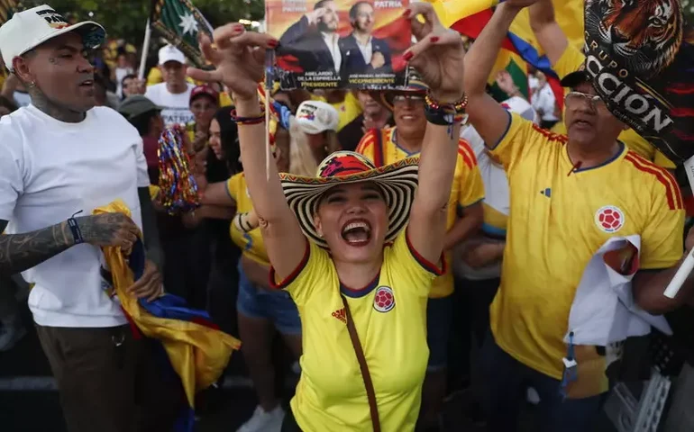 Extrema-direita e esquerda se enfrentarão em 2º turno na Colômbia