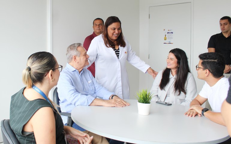 Ronaldo Lessa visita RAV no Hospital da Mulher e destaca avanço nas políticas de acolhimento