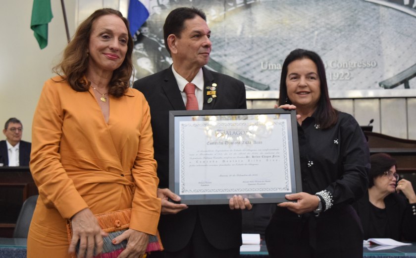 Dr. Hélvio Ferro é condecorado com a comenda Zilda Arns