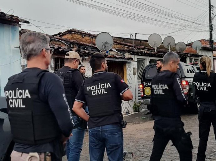 Cajueiro: mãe é presa e filha adolescente apreendida em operação da Polícia Civil