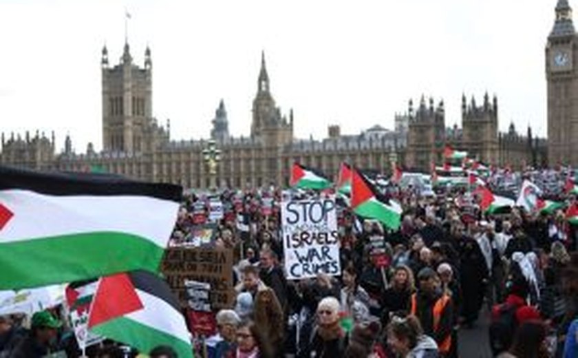 Protesto em Londres condena antissemitismo