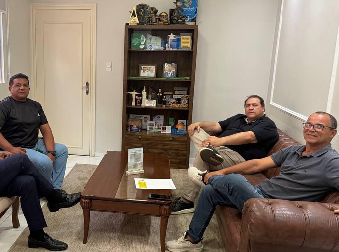 Júlio Cezar se reúne com diretoria do CSE e reforça apoio da gestão municipal