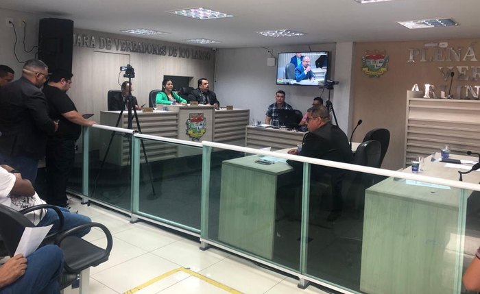 Grupo de ativistas políticos pediu ao Ministério Público o afastamento dos vereadores do Legislativo municipal Grupo de ativistas políticos pediu ao Ministério Público o afastamento dos vereadores do Legislativo municipal