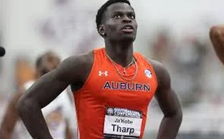 Ja’Kobe Tharp quebra recorde mundial dos 110m com barreiras após 14 anos