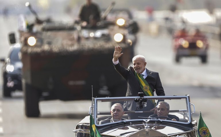 Desfile de 7 de Setembro destaca vacinação e homenageia gaúchos