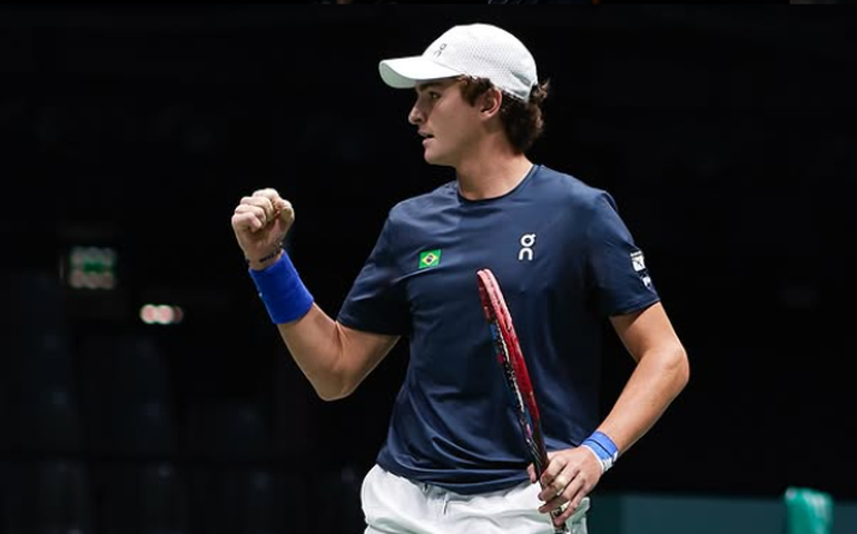 João Fonseca impressiona Alcaraz e vira 'prodígio' da ATP após título em Buenos Aires