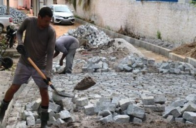 Prefeitura de Arapiraca realiza trabalho de urbanização e desativação de rede clandestina de esgoto, no bairro Canafístula 