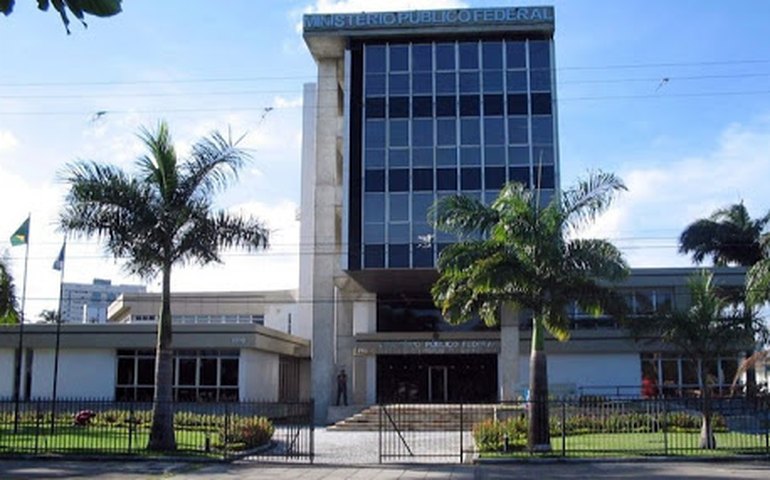 MPF-PE vai à Justiça para mudar nome de obra que homenageia Castelo Branco