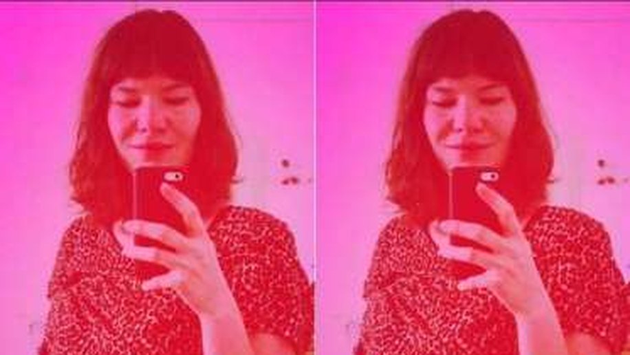 Filha de Julia Lemmertz mostra barrigão de oito meses na web