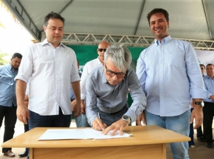 Pariconha: governador assina ordens de serviço para obras de abastecimento